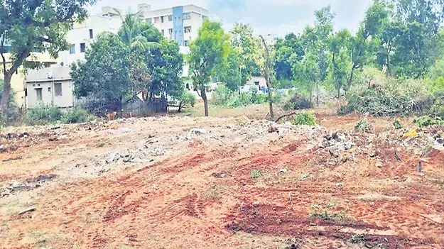 భూ కబ్జాకు రెవెన్యూ సహకారం?