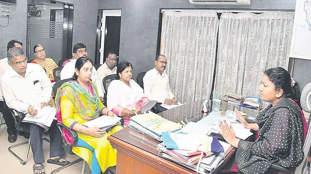 భూముల సర్వే వేగంగా చేపట్టాలి 
