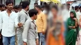 అమానుషం.. మహిళను అర్ధనగ్నంగా ఊరేగించిన గ్రామస్థులు..