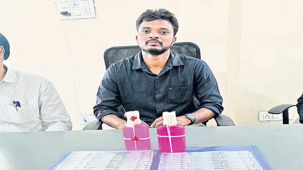 ఏసీబీ వలలో సచివాలయ కార్యదర్శి