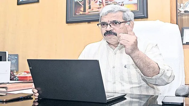 ఏయూ ఖ్యాతి ఇనుమడించేలా శతాబ్ది సంబరాలు