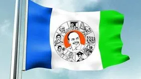 మరోసారి రెచ్చిపోయిన వైసీపీ మూకలు.. కత్తులతో రైతుపై దాడికి యత్నం..
