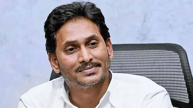 కోడి కత్తి కేసులో జగన్ పిటిషన్‌పై హైకోర్టులో విచారణ.. వాయిదా