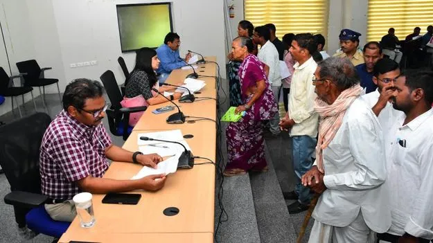 ‘ప్రజావాణి’ ఫిర్యాదులను ఎప్పటికప్పుడు పరిష్కరించాలి