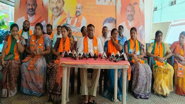 మహిళా బిల్లుపై ద్వంద్వ వైఖరి వీడాలి