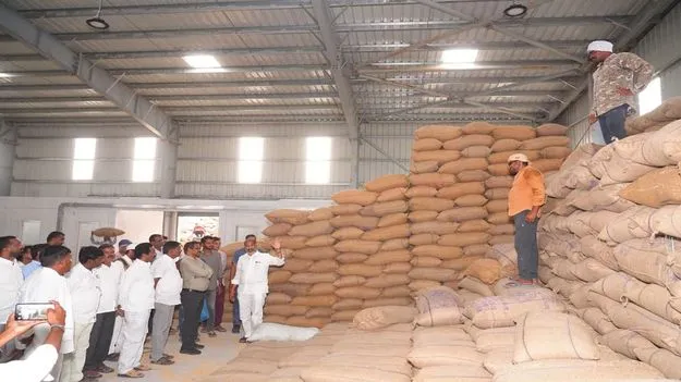 ధాన్యం కొనుగోళ్లలో వేగం పెంచాలి
