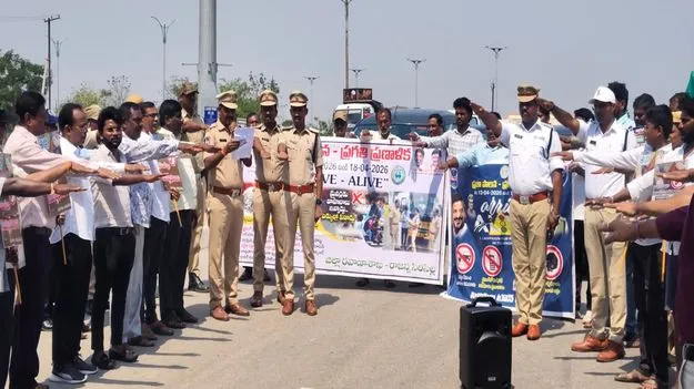 వాహనదారులు సీటు బెల్ట్‌ను ధరించాలి