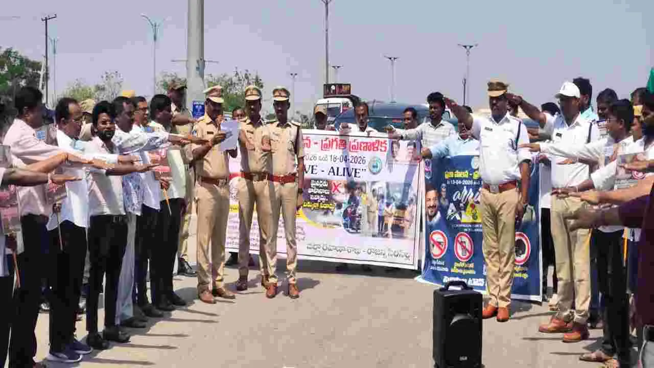 వాహనదారులు సీటు బెల్ట్‌ను ధరించాలి