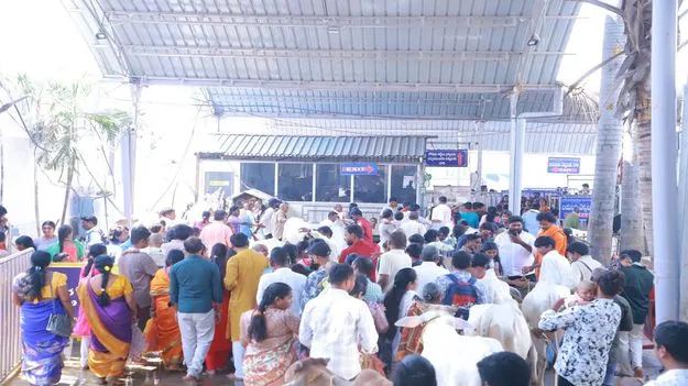భక్తులతో సందడిగా మారిన భీమన్న ఆలయం