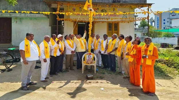 ఎన్టీఆర్‌ ఆశయాలను కొనసాగించాలి..