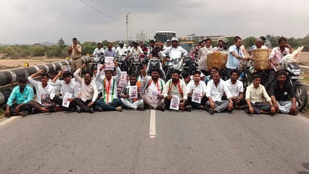 కేంద్ర విద్యా శాఖ మంత్రి రాజీనామా చేయాలి