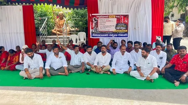 మున్సిపల్‌ కార్మికుల సమస్యలను పరిష్కరించాలి