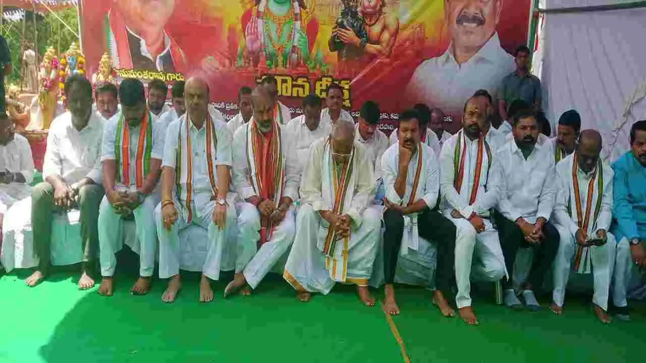 మతాన్ని అడ్డుపెట్టుకొని అధికారమే లక్ష్యంగా పనిచేస్తున్నారు