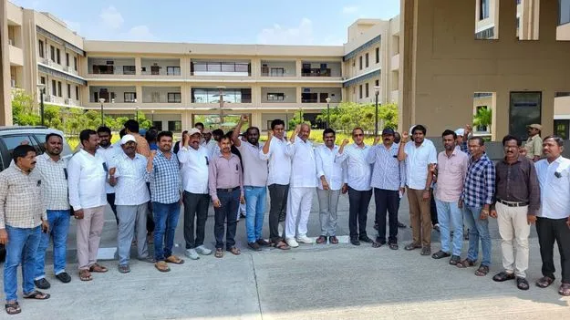 కలెక్టరేట్‌లో ఉద్యోగుల నిరసన