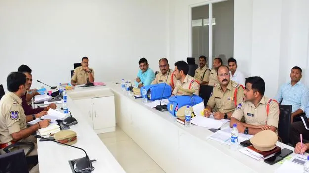 నేరాల నియంత్రణలో అప్రమత్తంగా ఉండాలి