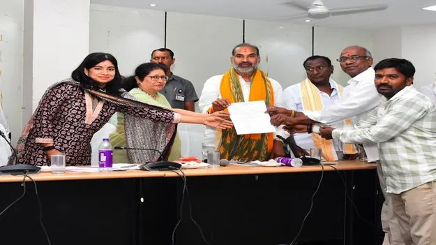 వస్త్ర పరిశ్రమలకు కోటి చీరల ప్రభుత్వ ఆర్డర్లు