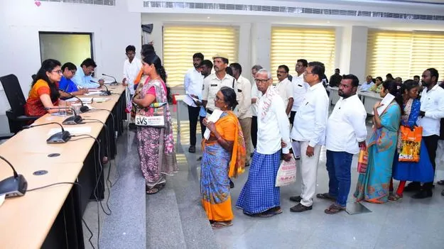 ప్రజావాణి ఫిర్యాదులను పరిష్కరించాలి