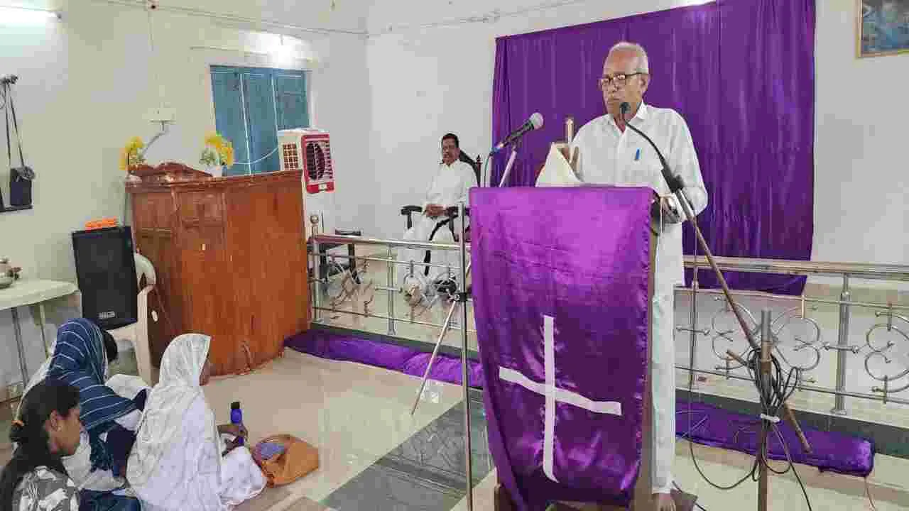 భక్తిశ్రద్ధలతో గుడ్‌ ఫ్రైడే..