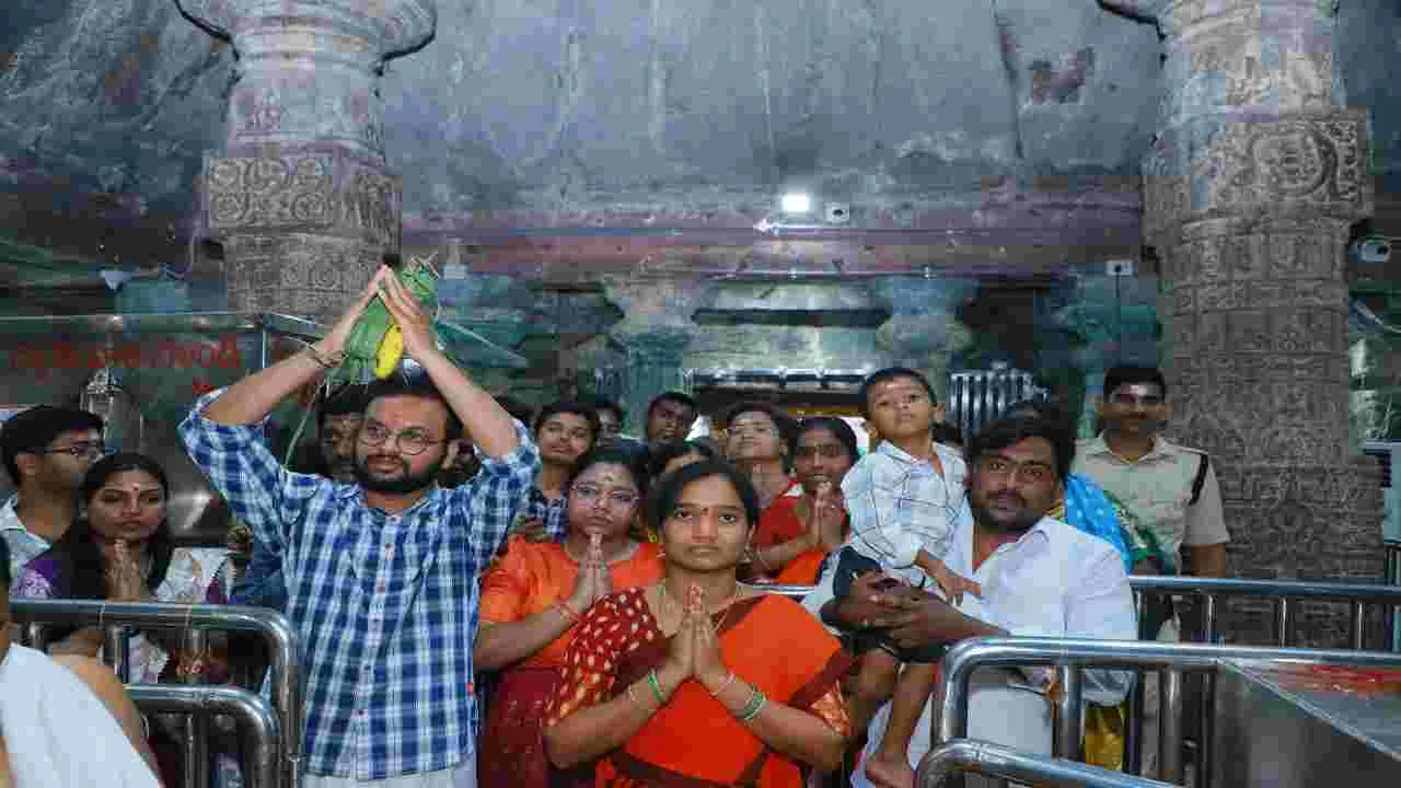 భీమన్న ఆలయానికి పోటెత్తిన భక్తులు