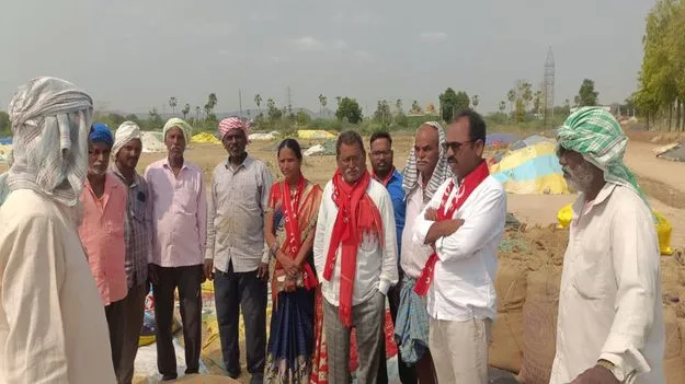 ప్రభుత్వం ధాన్యం కొనుగోళ్లు చేపట్టాలి