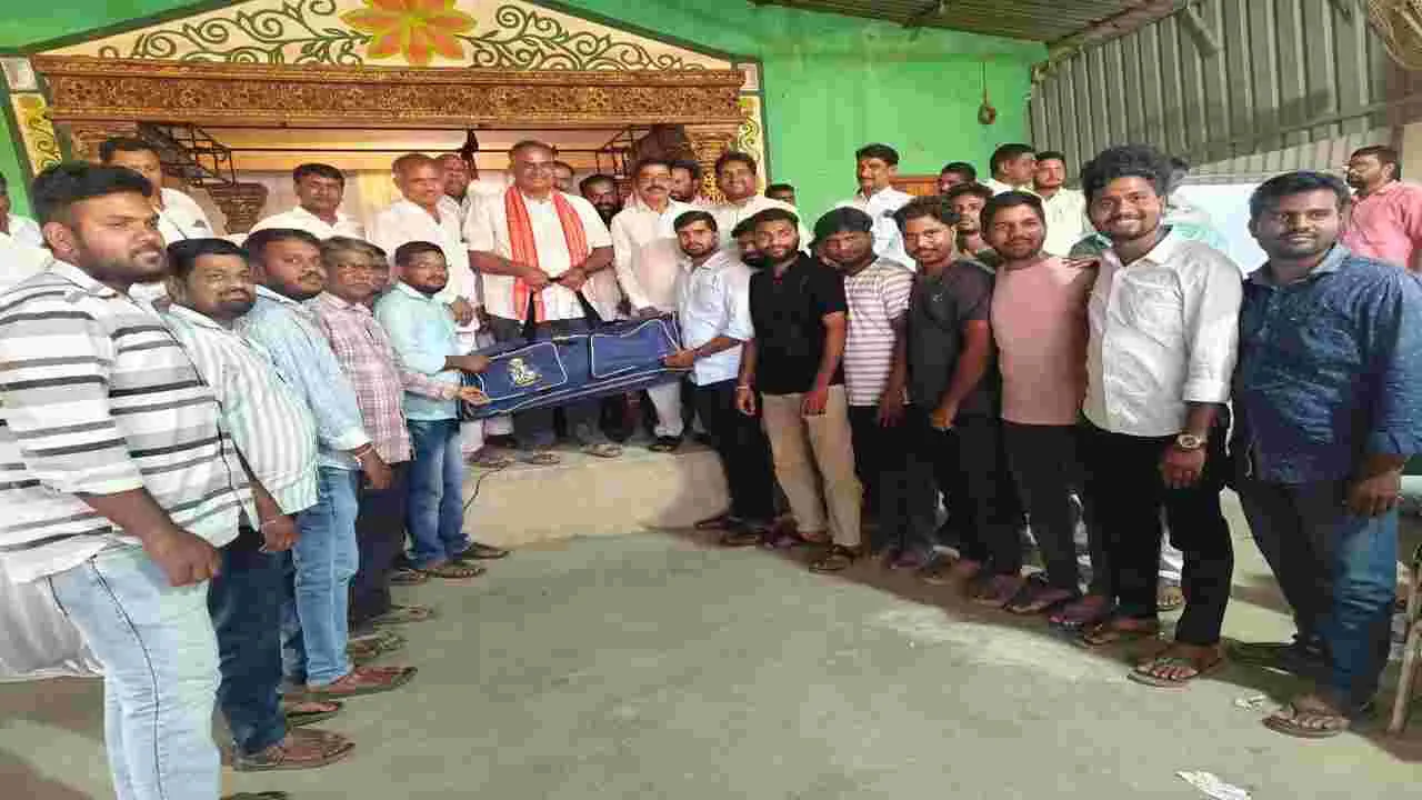 చెడు వ్యసనాలకు దూరంగా ఉండాలి