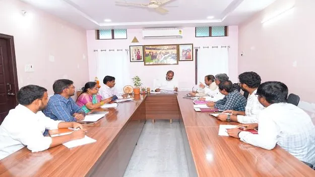 అభివృద్ధి పనులను సకాలంలో పూర్తి చేయాలి