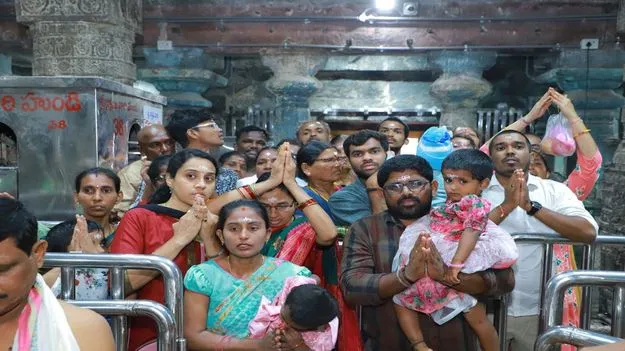 భీమన్న ఆలయానికి పోటెత్తిన భక్తులు
