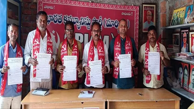 25న కార్మికుల సమస్యలపై మహాధర్నా