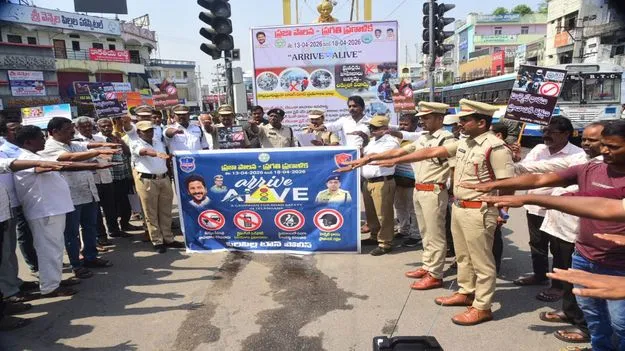 స్వీయ క్రమశిక్షణతో రోడ్డు ప్రమాదాలు దూరం