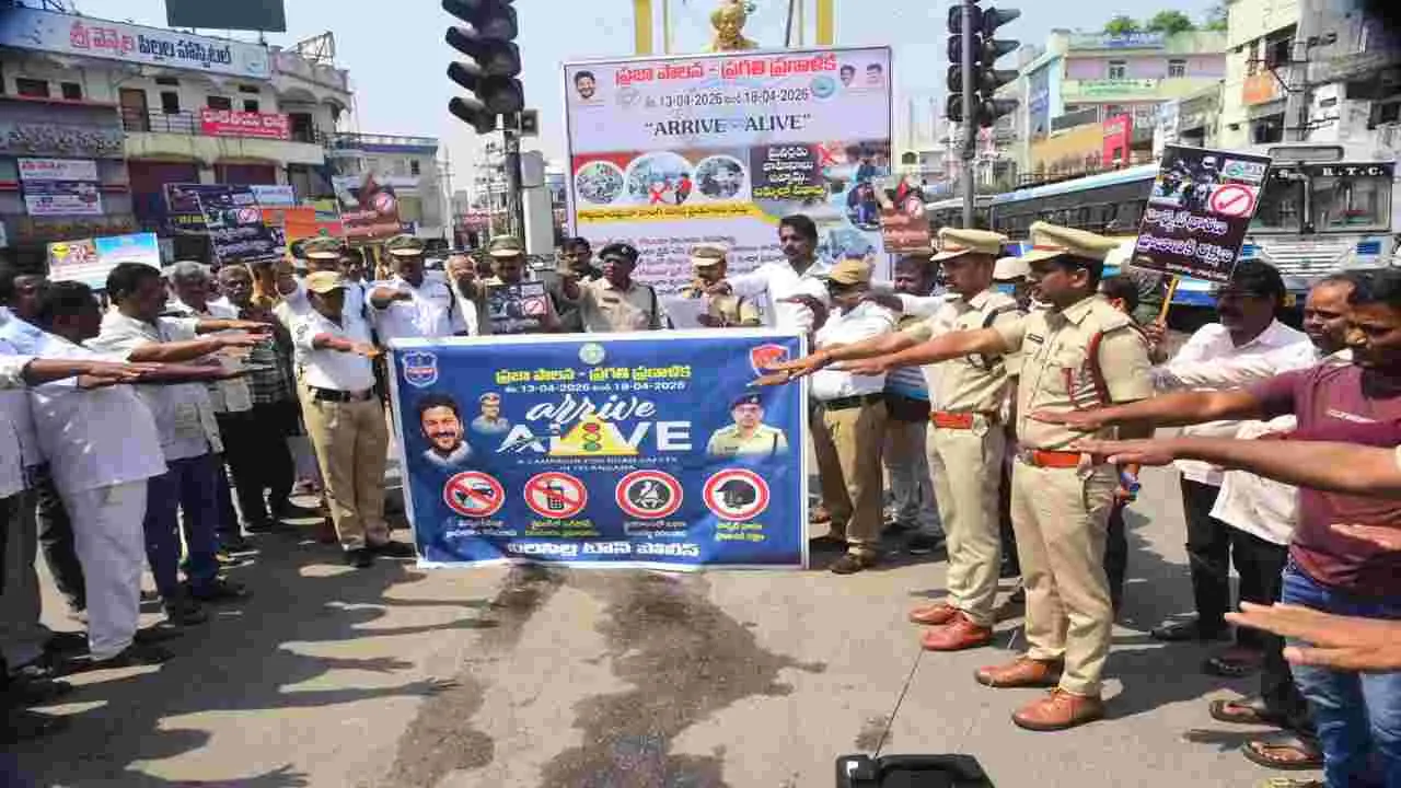 స్వీయ క్రమశిక్షణతో రోడ్డు ప్రమాదాలు దూరం