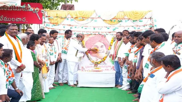 వైఎస్‌ఆర్‌ ఆశయ సాధనకు పాటుపడాలి