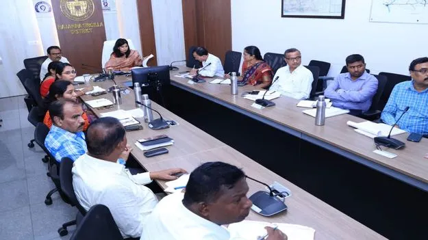 భారీ వర్షాలపై అప్రమత్తంగా ఉండాలి