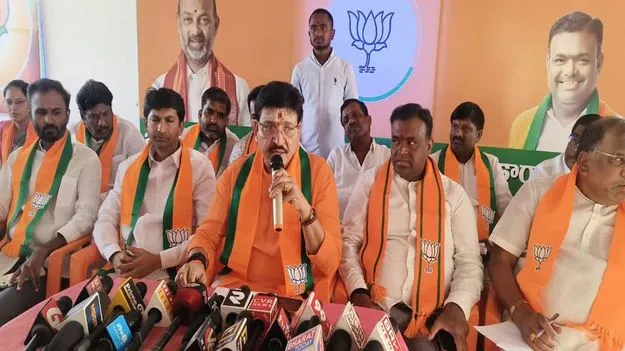 మహిళా రిజర్వేషన్‌ బిల్లును అడ్డుకుంటున్న పార్టీలు