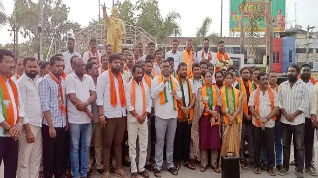 ఢిల్లీలో కాంగ్రెస్‌ పార్టీ అప్రజాస్వామిక చర్యలు