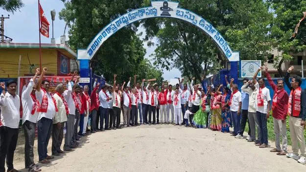 సమస్యలను పట్టించుకోని యూనియన్లు