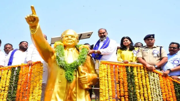 అంబేద్కర్‌ ఆశయ సాధనకు పాటుపడాలి