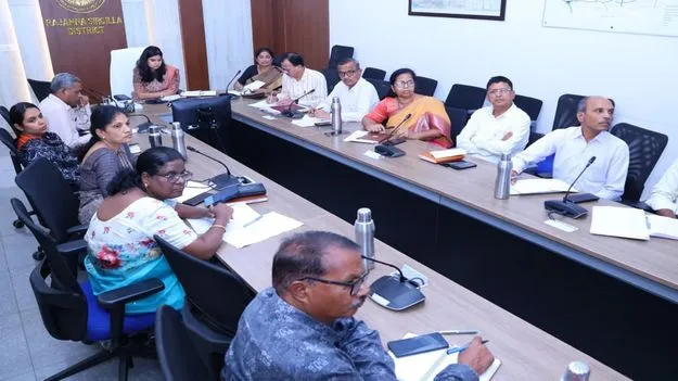 ప్రజలందరికి స్మార్ట్‌ రేషన్‌ కార్డుల పంపిణీ