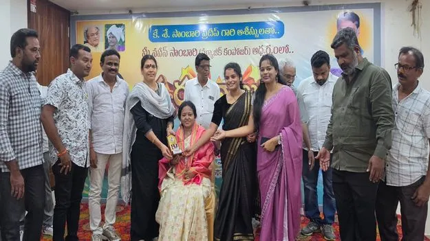 అలరించిన స్వర నీరాజనం 