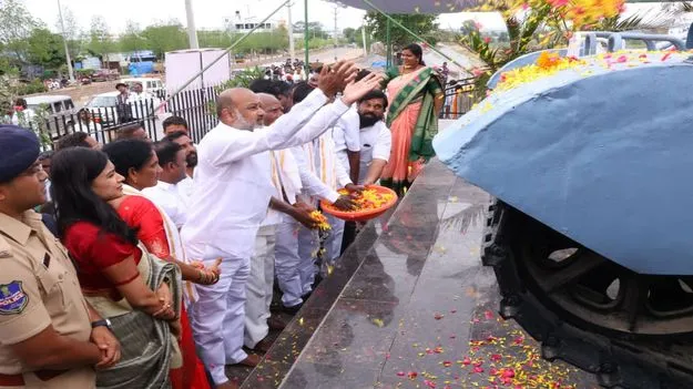 కేంద్రం నిధులతోనే తెలంగాణలో అభివృద్ధి..