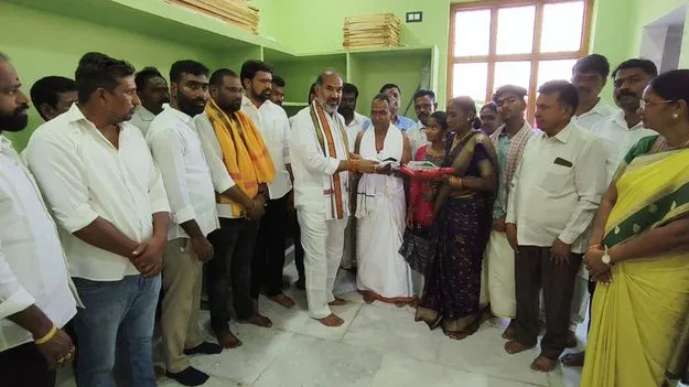 కాంగ్రెస్‌ ప్రభుత్వంతోనే అభివృద్ధి, సంక్షేమం