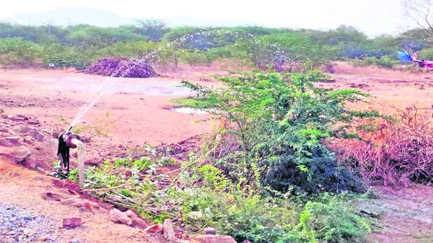 నెల రోజులుగా తాగునీరు వృథా 