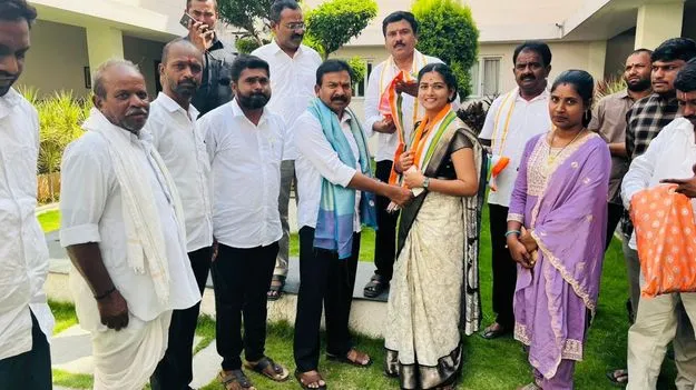 అభివృద్ధికి ఆకర్షితులై కాంగ్రెస్‌ పార్టీలో చేరిక..