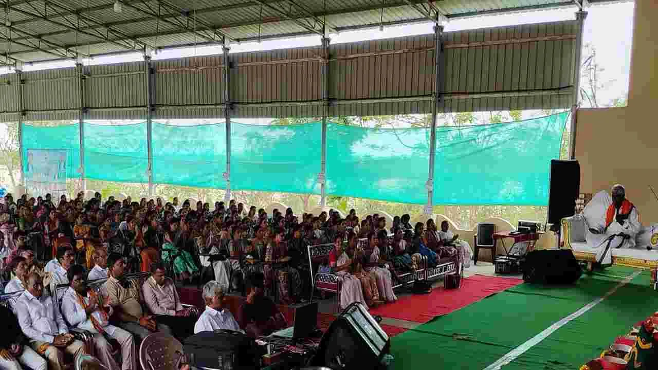 యోగాతో మానసిక ఒత్తిడి తగ్గించుకోవచ్చు