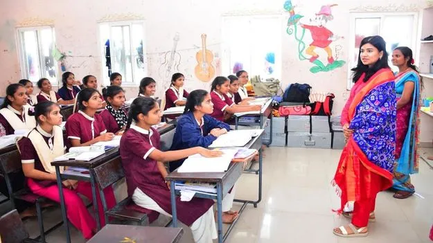 శ్రద్ధగా చదివి ఉన్నత స్థానాల్లో స్థిరపడాలి