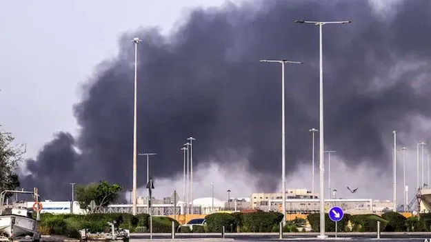 అబుదాబిపై ఇరాన్ మిస్సైల్ దాడి.. భారతీయుడు మృతి