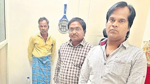 ACB: కుప్పం సబ్‌ రిజిస్ట్రార్‌ కార్యాలయంలో ఏసీబీ హడావుడి