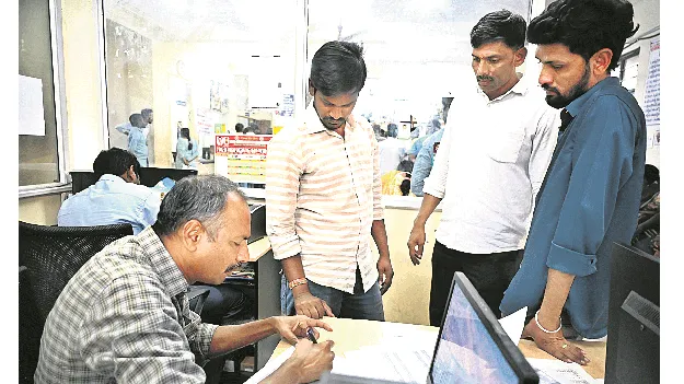 సబ్‌రిజిస్ర్టార్‌ కార్యాలయంపై ఏసీబీ దాడులు