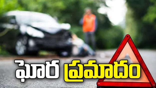 బైక్, కారు ఢీ.. ఐదుగురి మృతి