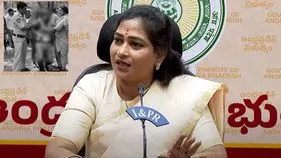 చల్లపల్లి ఘటనలో గాయపడ్డ పోలీసులను పరామర్శించిన హోం మంత్రి