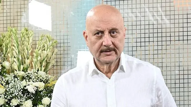 మొఘలుల నాటి లూటీతో పోలిస్తే విరాళాల చోరీ చిన్న అంశం: అనుపమ్ ఖేర్